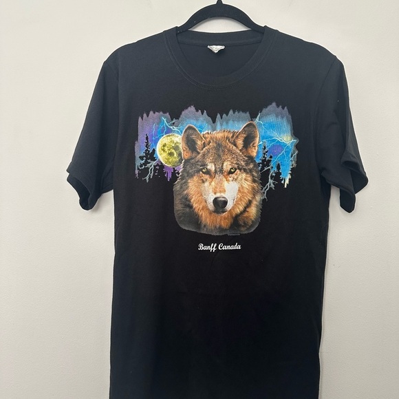 Banff Canada Tourism Tee Shirt Western Short Sleeve Tee with Wolf Design - Picture 3 of 10